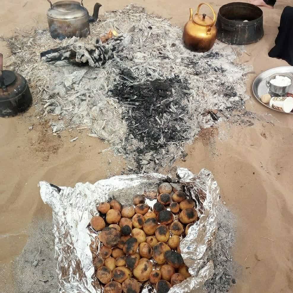 چای آتشی و سیب زمینی آتشی کویرمرنجاب