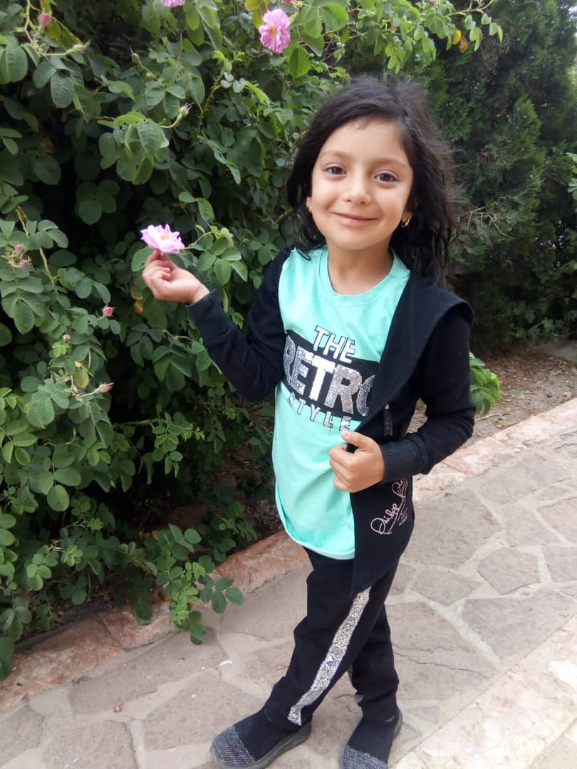 گلابگیری و عرقیجات درجه یک در کویر مرنجاب